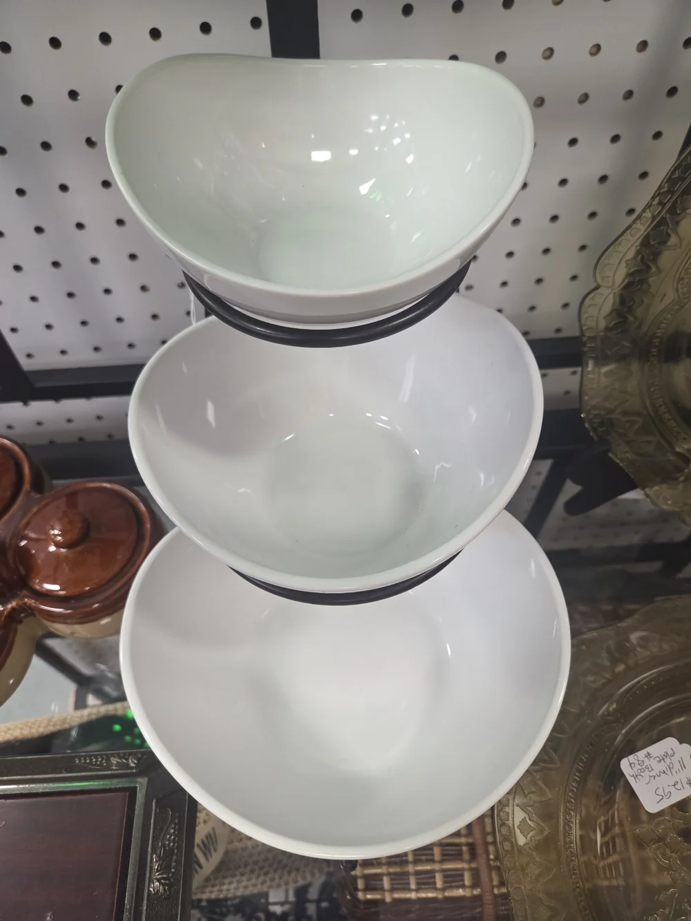 B. SMITH WITH STYLE INTERNATIONAL SET OF 3 PORCELAIN SERVING BOWLS W/METAL STAND